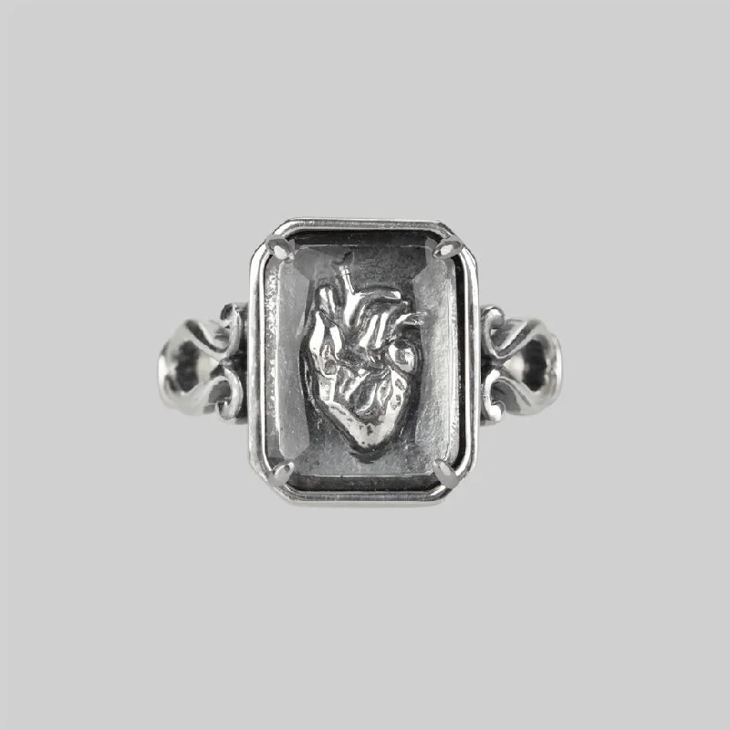 HEART KEEPER. Anatomical Heart Under Glass Ring - Silver