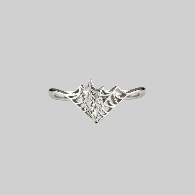 NARCISSA. Web Ring - Silver